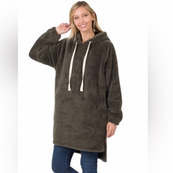 Zenana Outfitters Tops - Zenana Hooded Faux Fur Pullover with High- Low Hem Fleece Hoodie